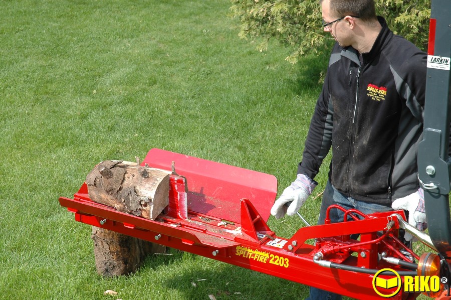 Riko UK SplitFire 2203 16 ton Log Splitter